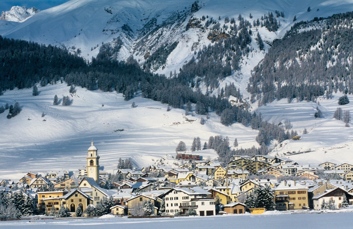 Esquiar en un entorno tradicional chic de St. Moritz