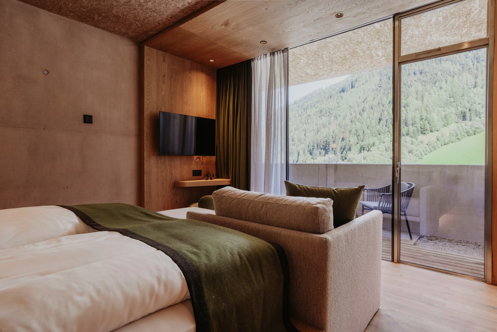 Imagen de Ski Primavera St. Anton? Hotel Arlmont - Destino de esquí y nieve con pistas, remontes y paisaje alpino