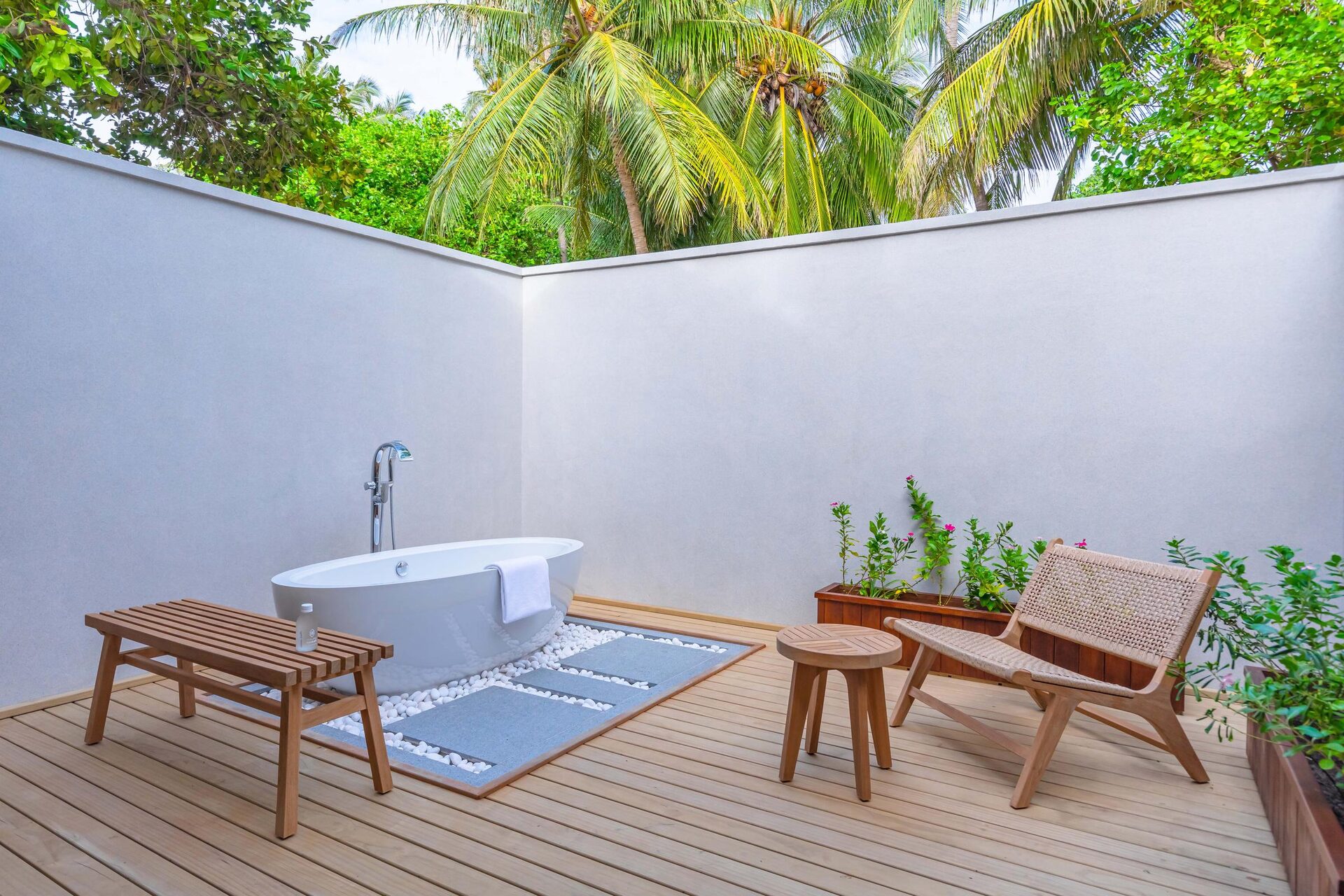 Baño de la Beach Pool Villa, Meeru Maldives · Foto: Crown & Champa Resorts