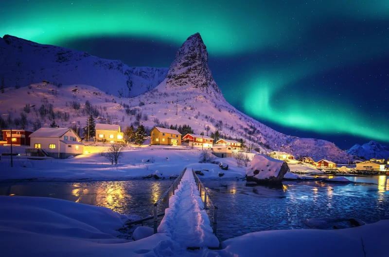 Rompehielos y Aurora Boreal